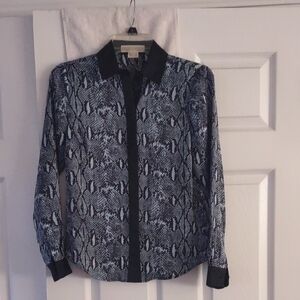 MICHAEL Michael Kors Snakeprint Blouse. Black Trim. Beautiful Blue/Black Size P